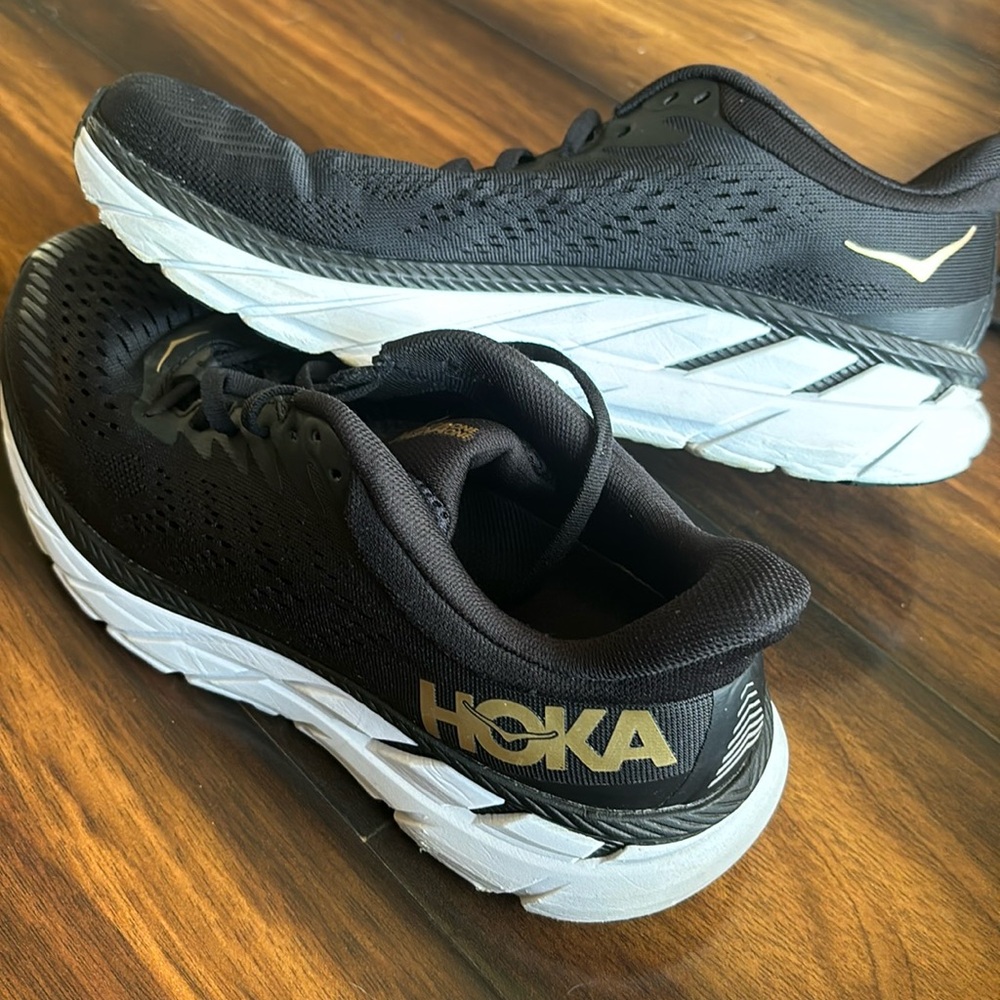 Hoka Women’s Clifton 7 Sneakers